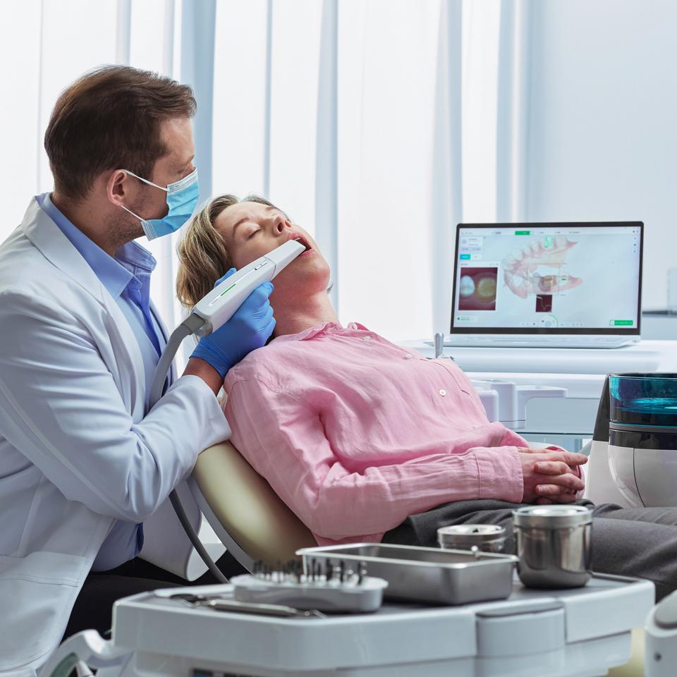 A scene of a dental examination using OCTix